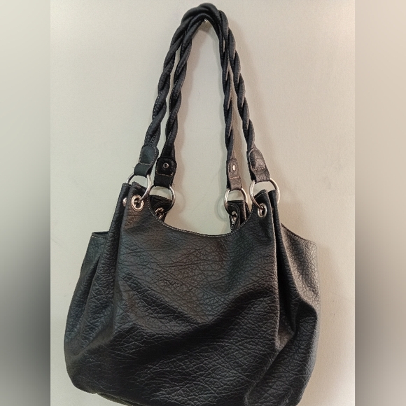 Elegant Black Faux Leather Tote Bag - Picture 4 of 8